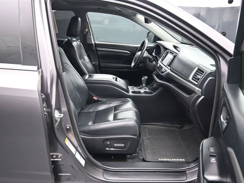 Used 2018 Toyota Highlander SE AWD/4WD image 9