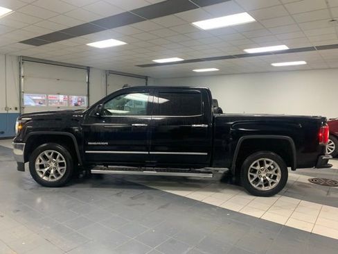 Used 2018 GMC Sierra 1500 SLT w/ SLT Premium Package image 2