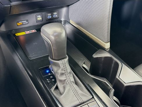 Used 2025 Toyota Camry SE image 17