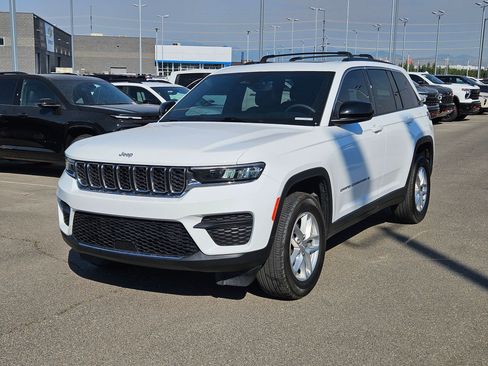 Used 2024 Jeep Grand Cherokee Laredo X w/ Luxury Tech Group I AWD/4WD image 8
