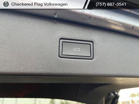 Used 2024 Volkswagen Tiguan SE image 33