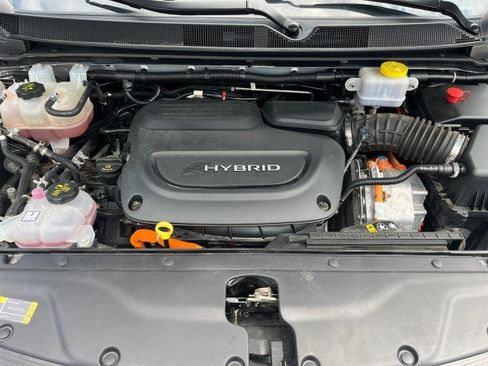 Used 2023 Chrysler Pacifica Touring-L FWD image 19