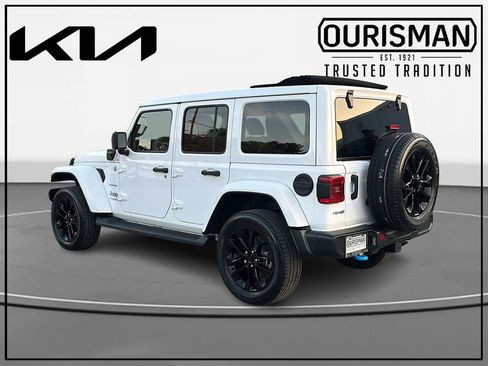 Used 2022 Jeep Wrangler Unlimited Sahara image 3
