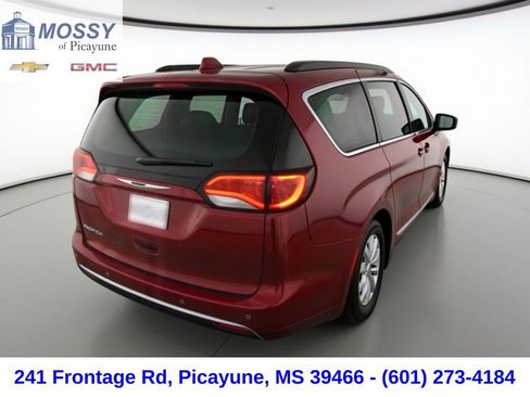 Used 2017 Chrysler Pacifica Touring-L image 3