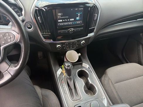 Used 2018 Chevrolet Traverse LT FWD image 20