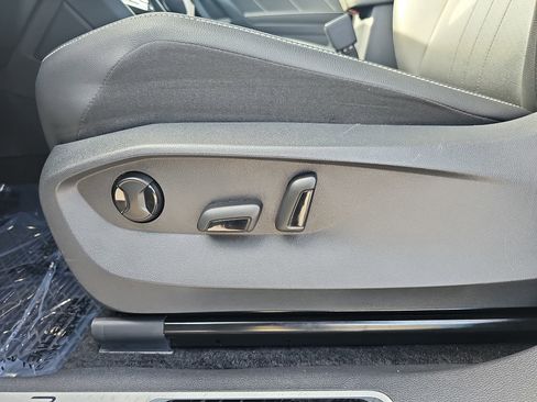 Used 2024 Volkswagen Tiguan SE R-Line image 28