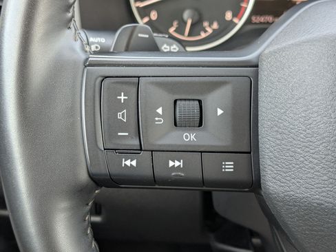 Used 2025 Nissan Rogue SV AWD/4WD image 19