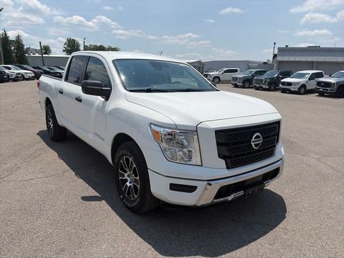 Used 2022 Nissan Titan SV RWD image 8