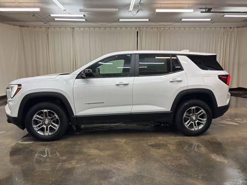 Used 2025 GMC Terrain Elevation image 11