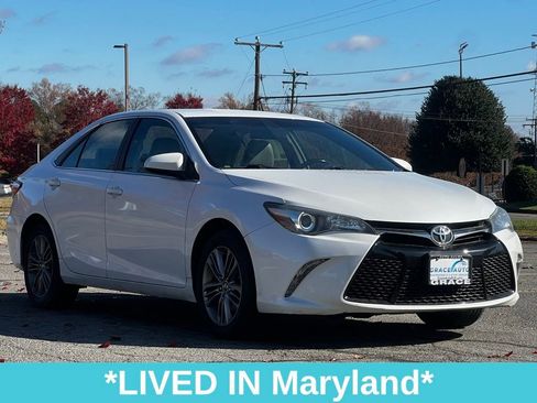 Used 2016 Toyota Camry SE image 12