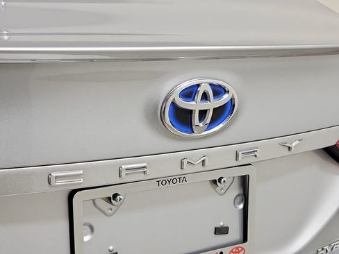 Used 2023 Toyota Camry SE w/ Audio Upgrade Package FWD image 9