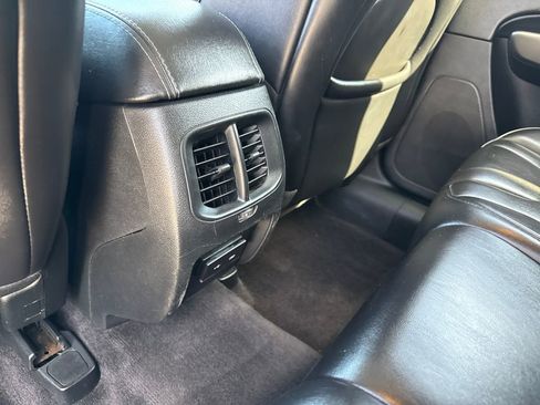 Used 2019 Jeep Cherokee Latitude Plus AWD/4WD image 23