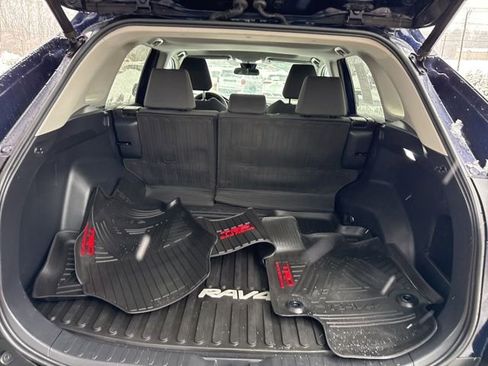 Used 2021 Toyota RAV4 XLE w/ Convenience Package image 27