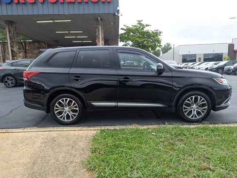 Used 2017 Mitsubishi Outlander SE AWD/4WD image 8
