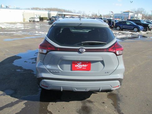 Used 2022 Nissan Kicks SV image 6