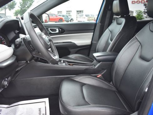 Used 2025 Jeep Compass Limited AWD/4WD image 15