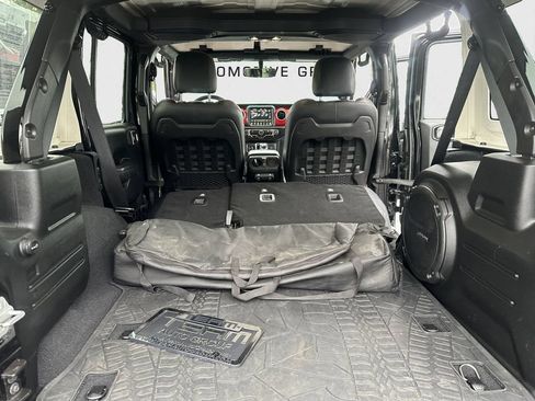 Used 2021 Jeep Wrangler Unlimited Rubicon AWD/4WD image 13