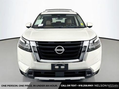 Certified 2024 Nissan Pathfinder Platinum w/ Cargo Package AWD/4WD image 2
