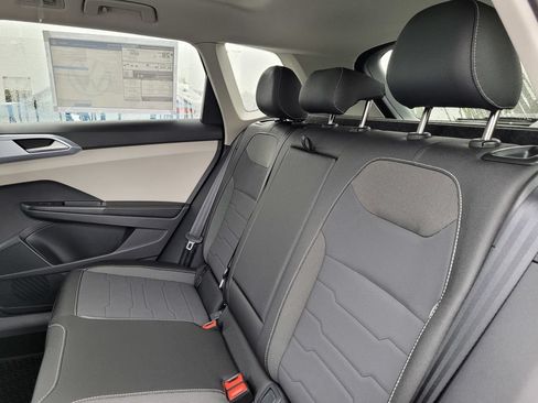 New 2026 Volkswagen Taos SE AWD/4WD image 13