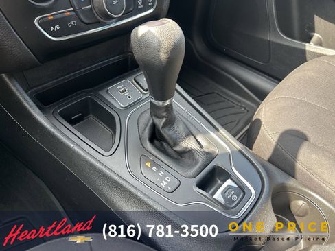 Used 2019 Jeep Cherokee Latitude w/ Popular Appearance Group image 33