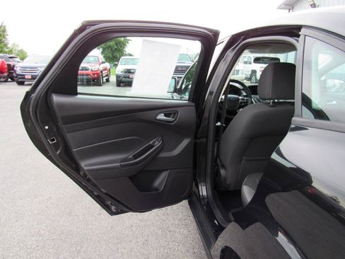 Used 2014 Ford Focus SE FWD image 38
