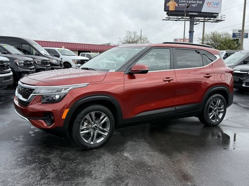 Used 2023 Kia Seltos S w/ Navigation Package FWD image 8