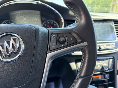 Used 2021 Buick Encore Preferred AWD/4WD image 19