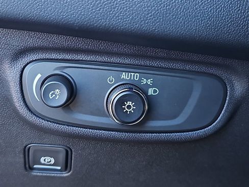 Used 2022 GMC Terrain SLE w/ Driver Convenience Package image 24