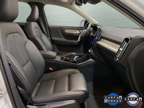 Used 2025 Volvo XC40 B5 Plus image 24