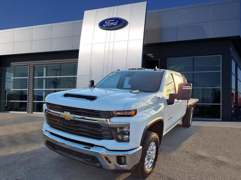 Used 2024 Chevrolet Silverado 3500 LT w/ Safety Package AWD/4WD image 4