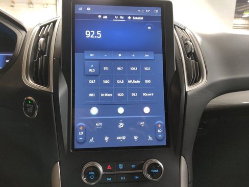 Used 2024 Ford Edge SEL image 25