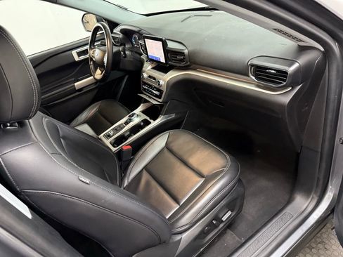 Certified 2022 Ford Explorer XLT w/ Equipment Group 202A image 49