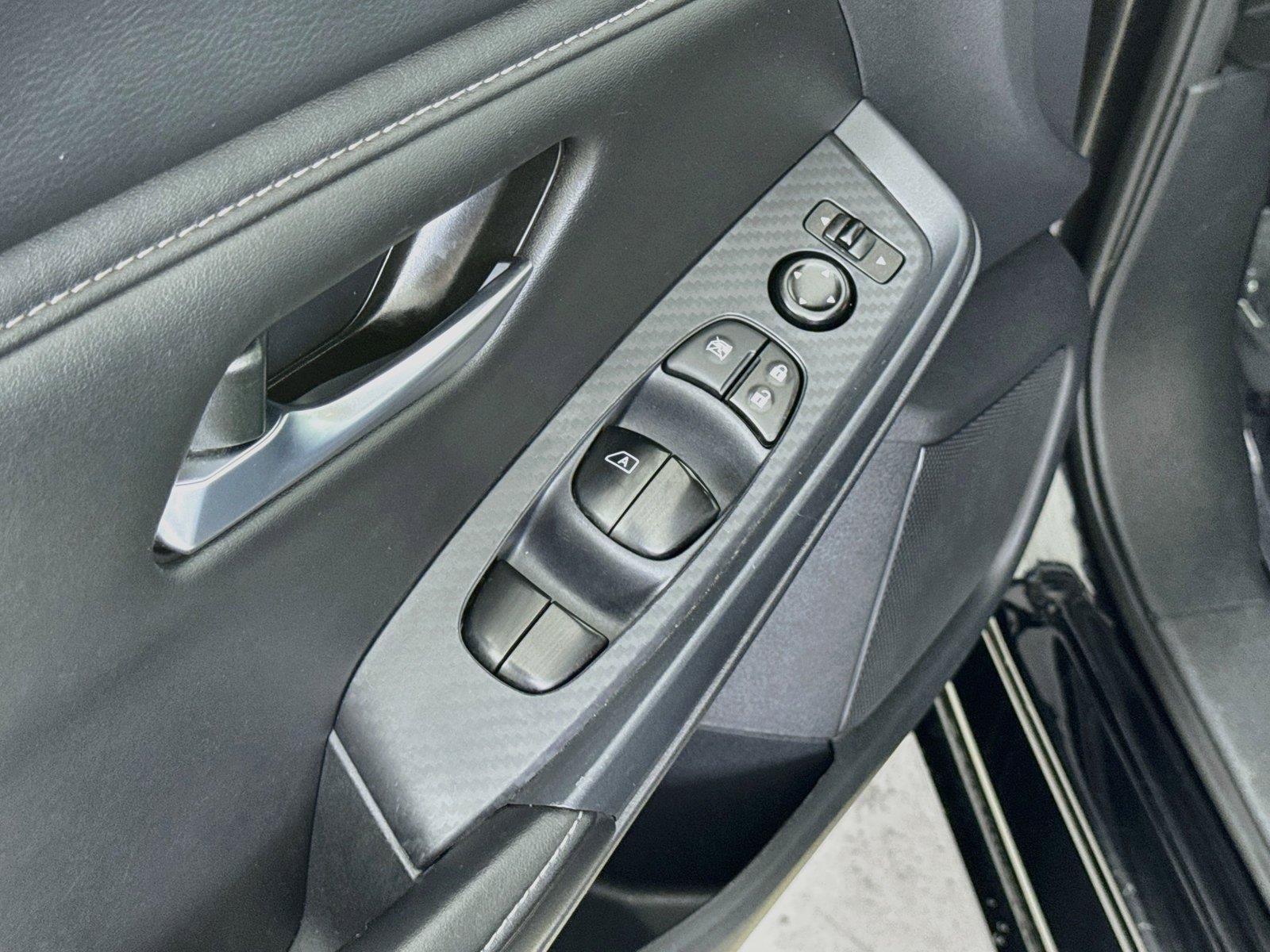 Used 2025 Nissan Sentra SV FWD image 17
