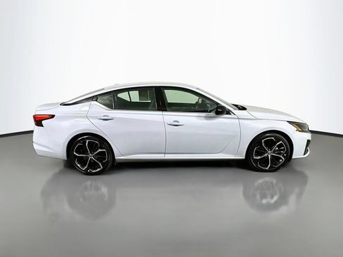 Used 2024 Nissan Altima 2.5 SR FWD image 7