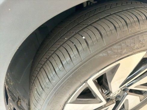 Used 2024 Volkswagen Atlas SE image 9