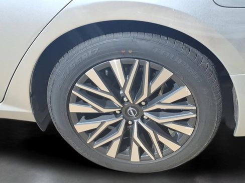 Used 2024 Nissan Altima 2.5 SV FWD image 28