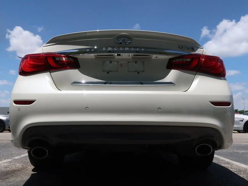 Used 2019 INFINITI Q70 Luxe w/ Sport Package RWD image 15