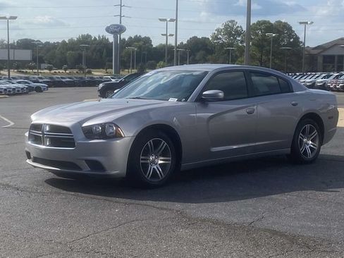 Used 2013 Dodge Charger SE RWD image 6