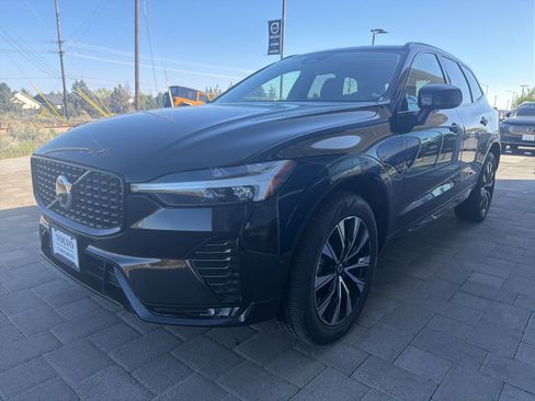 Used 2025 Volvo XC60 B5 Plus AWD/4WD image 4