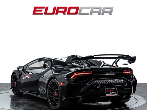Used 2022 Lamborghini Huracan STO RWD image 3