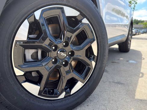 Certified 2025 Kia Sorento S w/ Panoramic Sunroof Package FWD image 2