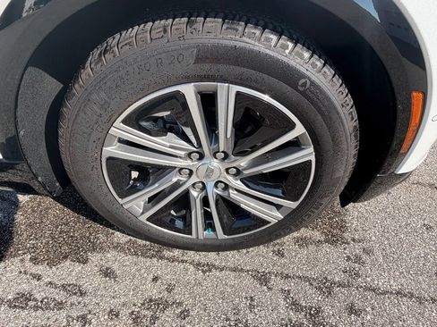 Used 2024 Cadillac Lyriq Luxury AWD/4WD image 3