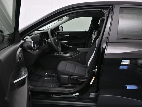 New 2026 Chevrolet Trax LS w/ LS Convenience Package FWD image 20