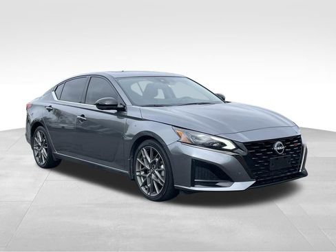 Certified 2023 Nissan Altima 2.0 SR image 3