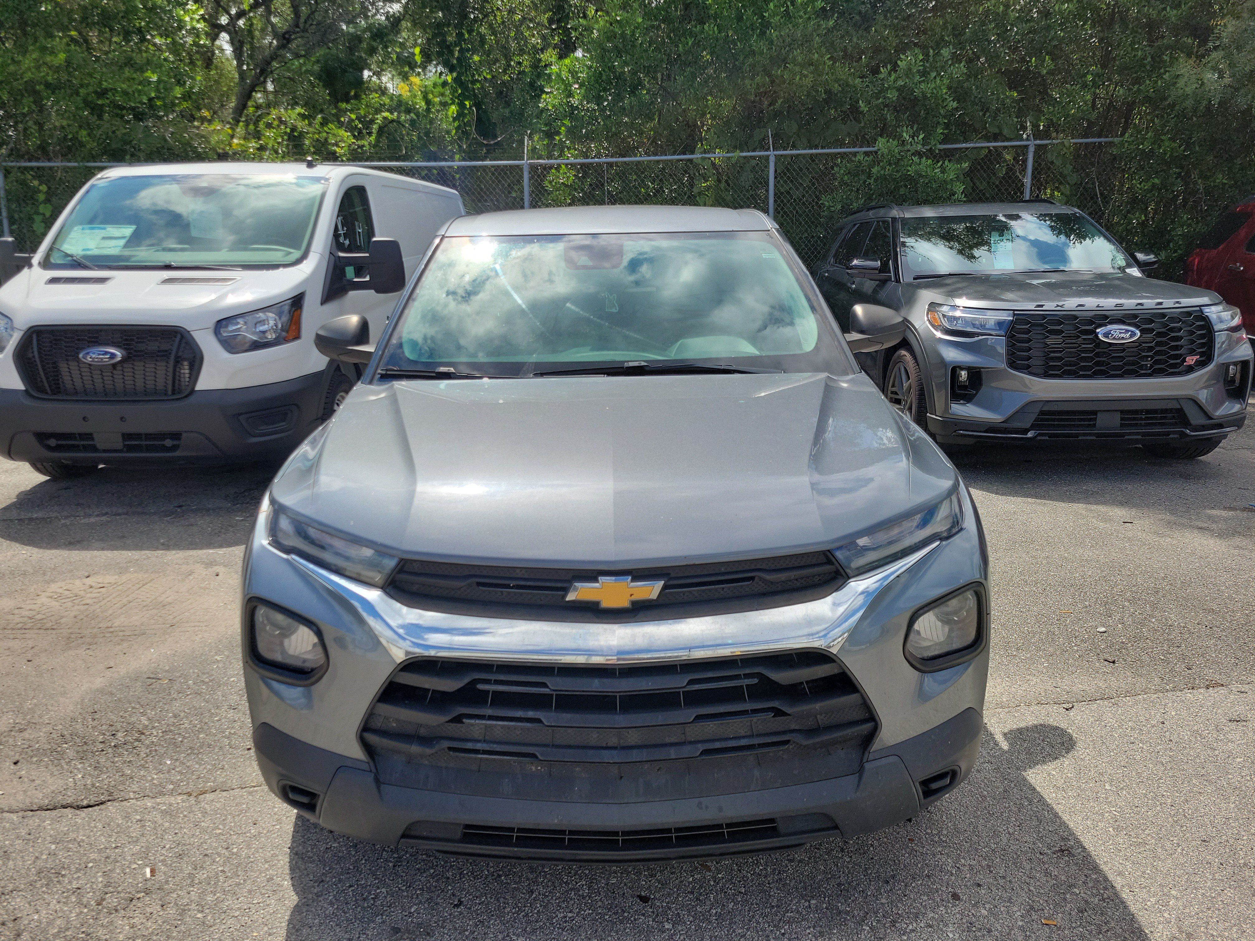 Used 2021 Chevrolet TrailBlazer LS FWD image 2