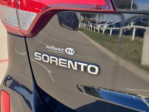 Used 2015 Kia Sorento LX image 11