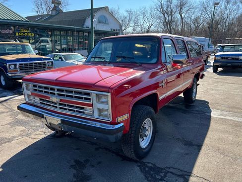Used 1988 Chevrolet Suburban 2500 image 2
