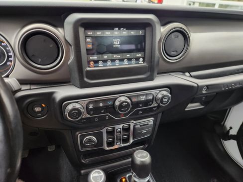 Used 2022 Jeep Wrangler Unlimited Sport AWD/4WD image 30