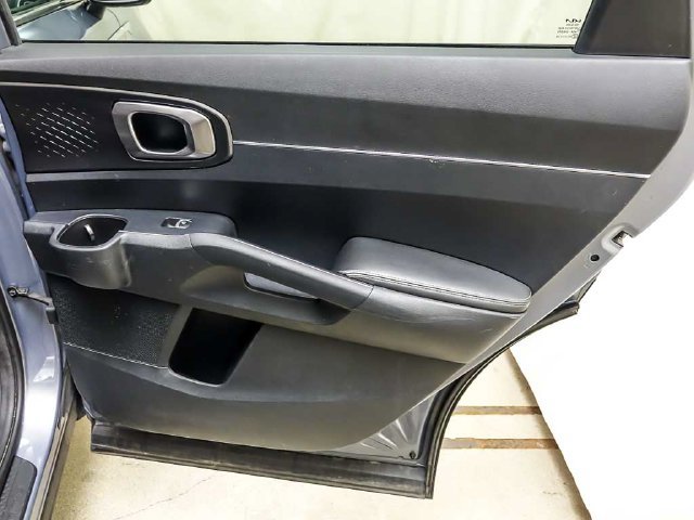 Used 2024 Kia Sorento S FWD image 25