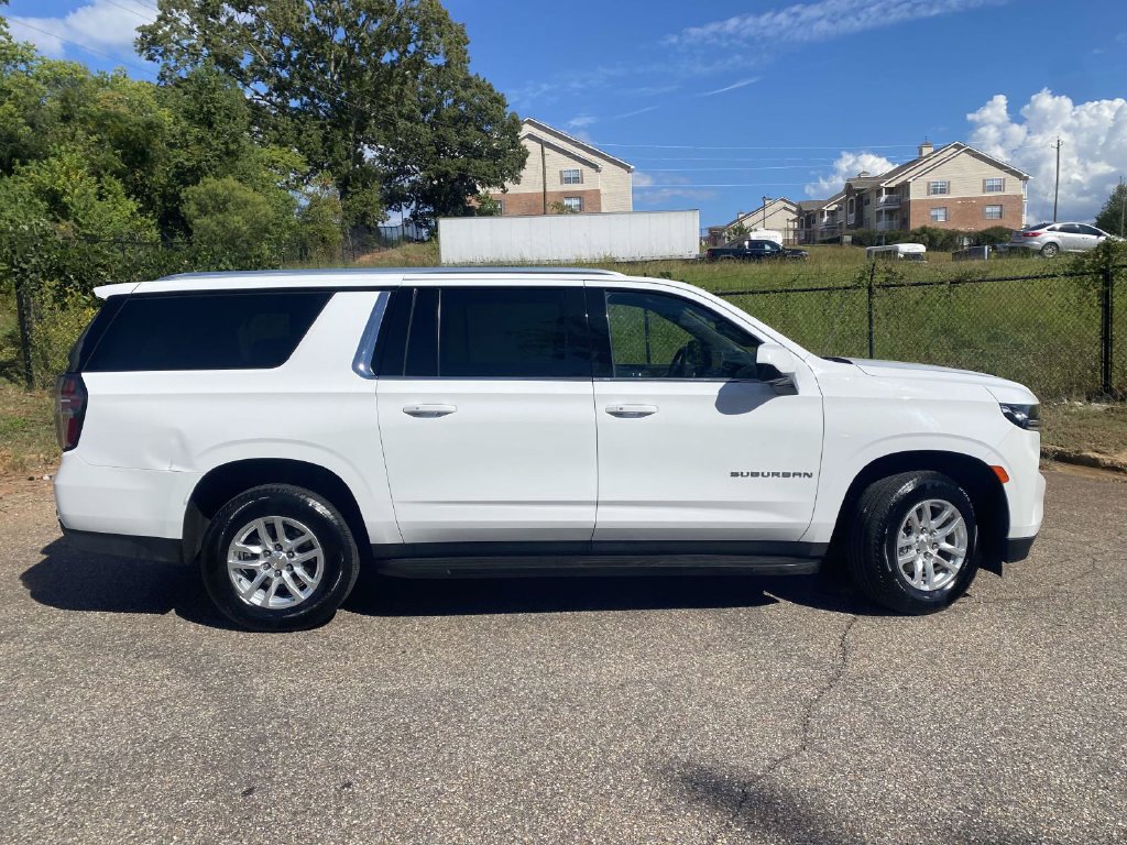 Used 2021 Chevrolet Suburban LS w/ Driver Alert Package AWD/4WD image 10